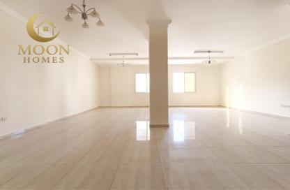 Apartment - 2 Bedrooms - 3 Bathrooms for rent in Umm Ghuwailina 4 - Umm Ghuwailina - Doha