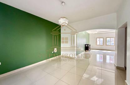 Compound - 3 Bedrooms - 4 Bathrooms for rent in Al Dana st - Muraikh - AlMuraikh - Doha