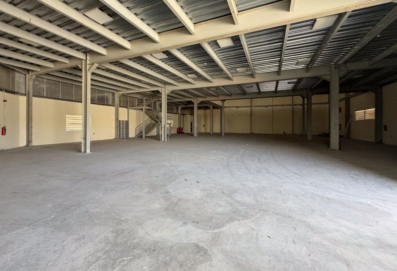 Warehouse + 12 Rooms | 2000 SQM | Birkat Al Awamer
