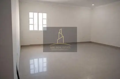 شقة - 2 غرف نوم - 2 حمامات للايجار في شارع الجزيره - فريج بن محمود الشمالي - فريج بن محمود - الدوحة