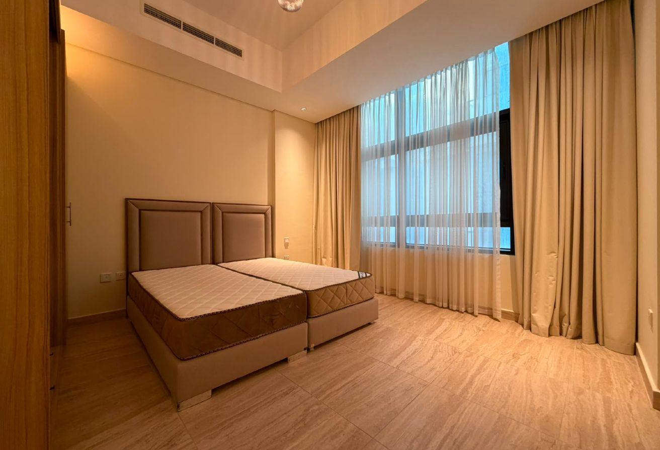 Elegant 2 BHK Fully Furnished Apartment thumbnail 9