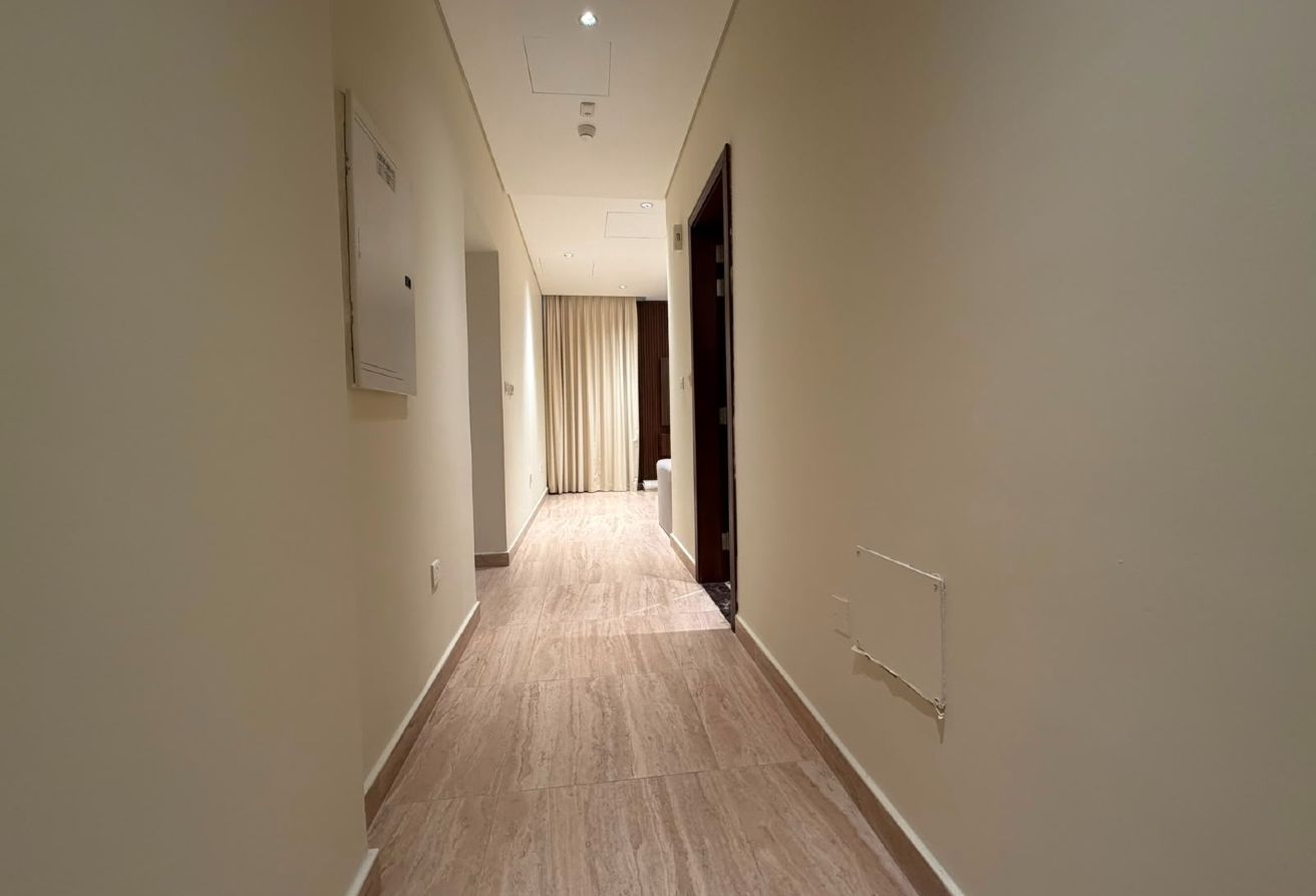 Elegant 2 BHK Fully Furnished Apartment thumbnail 6
