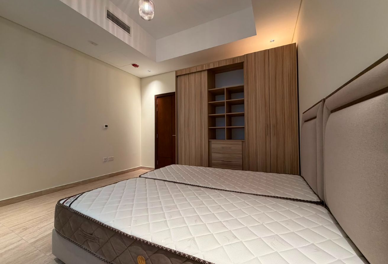 Elegant 2 BHK Fully Furnished Apartment thumbnail 8