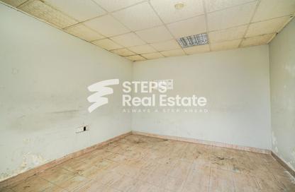 Warehouse - Studio - 1 Bathroom for rent in Industrial Area 4 - Industrial Area - Industrial Area - Doha