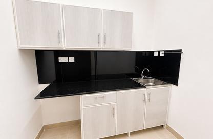 Penthouse - Studio - 1 Bathroom for rent in Al Duhail - Doha