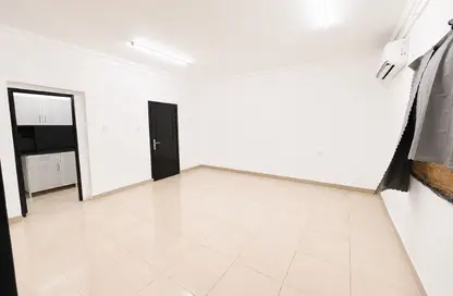 Penthouse - 1 Bathroom for rent in Al Duhail - Doha