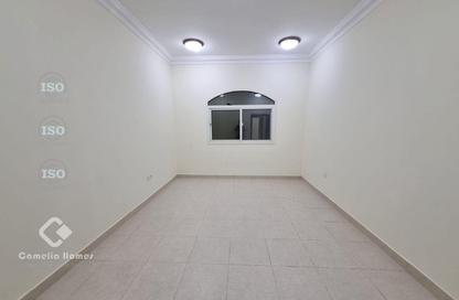 مجمع سكني - 5 غرف نوم - 4 حمامات للايجار في شارع ام السنيم - عين خالد - الدوحة