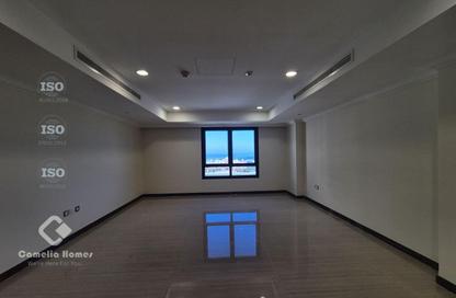 Apartment - 1 Bedroom - 2 Bathrooms for rent in East Porto Drive - Porto Arabia - The Pearl Island - Doha