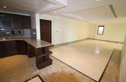 Apartment - 2 Bedrooms - 3 Bathrooms for rent in Tower 16 - Porto Arabia - The Pearl Island - Doha
