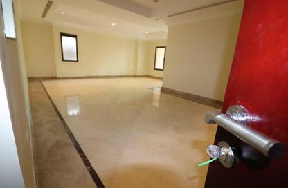 Apartment - 2 Bedrooms - 3 Bathrooms for rent in Tower 16 - Porto Arabia - The Pearl Island - Doha