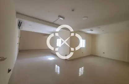 سكن عمال - استوديو - 8 حمامات للايجار في أم صلال محمد - مدينة أم صلال - الدوحة