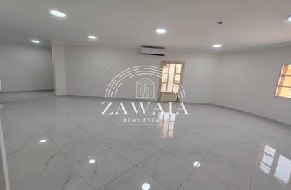 شقة - 3 غرف نوم - 3 حمامات للايجار في شارع حطين - المنتزه - الدوحة