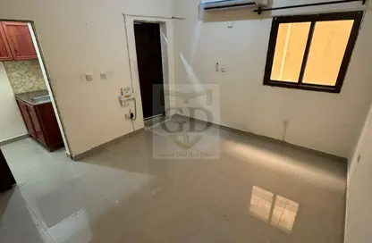 Apartment - Studio - 1 Bathroom for rent in Maamoura Villas - Al Maamoura - Doha