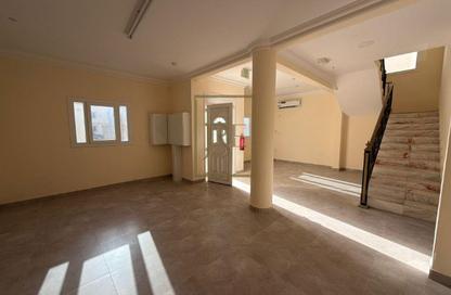 مجمع سكني - 6 غرف نوم - 7 حمامات للبيع في Al Sakhama - الدوحة