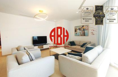 Apartment - 3 Bedrooms - 5 Bathrooms for rent in Floresta Gardens - Floresta Gardens - The Pearl Island - Doha