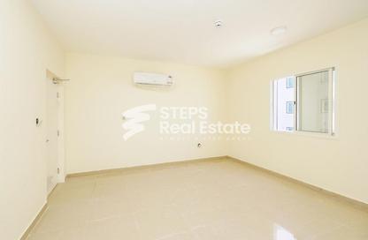 Labor Camp - Studio - 7+ Bathrooms for rent in East Industrial Street - Birkat Al Awamer - Al Wakra