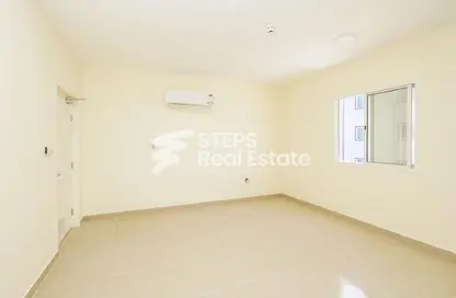 سكن عمال - استوديو - 8 حمامات للايجار في شارع الصناعية الشرقي - بركة العوامر - الوكرة