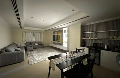 Apartment - 1 Bedroom - 2 Bathrooms for rent in West Porto Drive - Porto Arabia - The Pearl Island - Doha