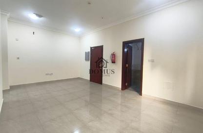 Apartment - 3 Bedrooms - 3 Bathrooms for rent in Salaja Street - Doha Al Jadeed - Doha