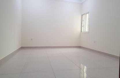 Apartment - 3 Bedrooms - 2 Bathrooms for rent in Bin Omran 35 - Fereej Bin Omran - Doha Apartment - 3 Bedrooms - 2 Bathrooms for rent in Bin Omran 35 - Fereej Bin Omran - Doha
