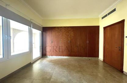 Apartment - 2 Bedrooms - 3 Bathrooms for rent in East Porto Drive - Porto Arabia - The Pearl Island - Doha