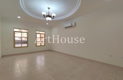 Villa - 4 Bedrooms - 5 Bathrooms for rent in Al Nuaija Street - Al Nuaija - Doha