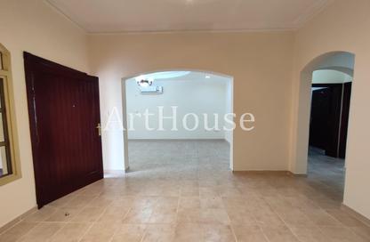 Villa - 4 Bedrooms - 5 Bathrooms for rent in Al Nuaija Street - Al Nuaija - Doha