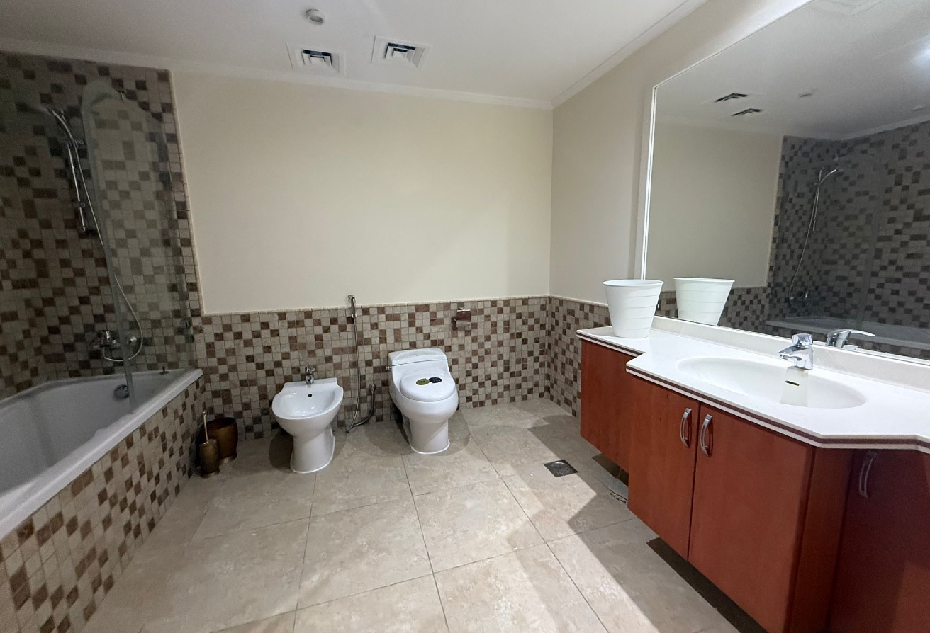 Exclusive2BR with Terrace Porto Arabia Near Mosque thumbnail 5