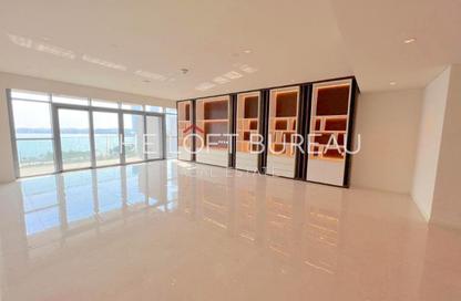 Apartment - 3 Bedrooms - 5 Bathrooms for sale in Seef Lusail Tower 1 - Seef Lusail - Lusail City - Lusail