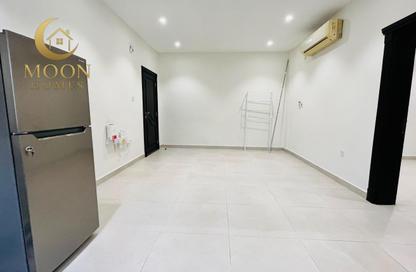 Apartment - 1 Bedroom - 1 Bathroom for rent in Umm Ghwailina Comm - Umm Ghuwalina - Umm Ghuwailina - Doha