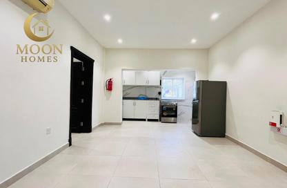 Apartment - 1 Bedroom - 1 Bathroom for rent in Umm Ghwailina Comm - Umm Ghuwalina - Umm Ghuwailina - Doha