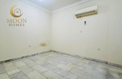 Apartment - 1 Bedroom - 1 Bathroom for rent in Umm Ghwailina Comm - Umm Ghuwalina - Umm Ghuwailina - Doha