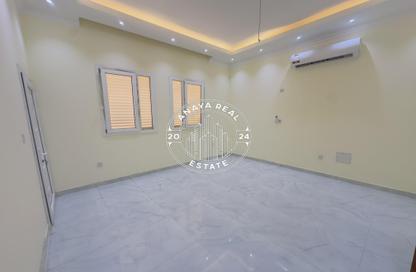 Villa - 2 Bedrooms - 1 Bathroom for rent in Souk Al gharaffa - Al Gharrafa - Doha Villa - 2 Bedrooms - 1 Bathroom for rent in Souk Al gharaffa - Al Gharrafa - Doha