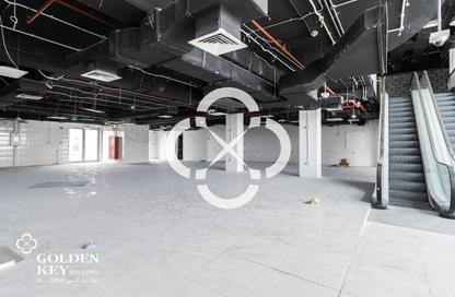 Show Room - Studio - 2 Bathrooms for rent in The Commercial Avenue - Umm Al Seneem - Doha
