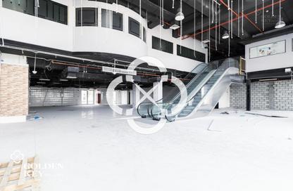 Show Room - Studio - 2 Bathrooms for rent in The Commercial Avenue - Umm Al Seneem - Doha