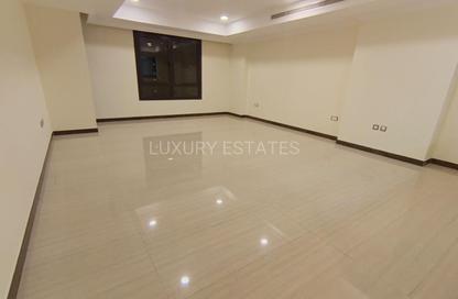 Apartment - 2 Bedrooms - 3 Bathrooms for sale in East Porto Drive - Porto Arabia - The Pearl Island - Doha Apartment - 2 Bedrooms - 3 Bathrooms for sale in East Porto Drive - Porto Arabia - The Pearl Island - Doha