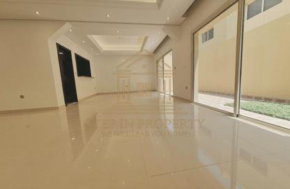 مجمع سكني - 5 غرف نوم - 7 حمامات للايجار في شارع احمد بن ماجد - المسيلة - الدوحة