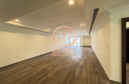 Apartment - 2 Bedrooms - 3 Bathrooms for rent in Viva West - Viva Bahriyah - The Pearl Island - Doha