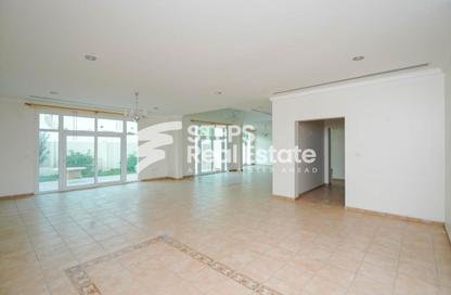 Villa - 3 - 4 for rent in Umm Al Seneem Street - Ain Khaled - Doha
