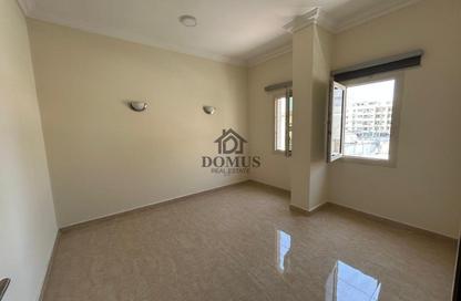 Apartment - 2 Bedrooms - 2 Bathrooms for rent in Thabit Bin Zaid Street - Al Mansoura - Doha