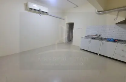 Apartment - Studio - 1 Bathroom for rent in Umm Ghwailina Comm - Umm Ghuwalina - Umm Ghuwailina - Doha