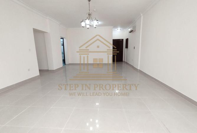 STUNNING | 3 BEDROOMS - UNFURNISHED APARTMENT.