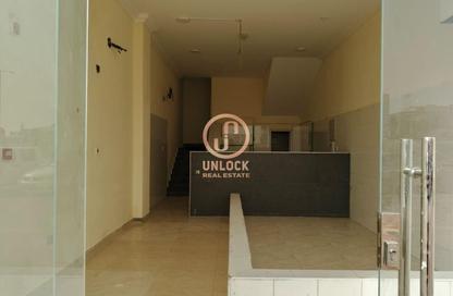 Shop - Studio - 1 Bathroom for rent in Wholesale Market Street - Abu Hamour - Doha