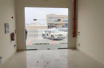 Retail - Studio - 1 Bathroom for rent in Al Nuaija - Doha