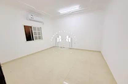 فيلا - غرفة نوم - 1 حمام للايجار في شارع النعيجة - غرب الهلال - الهلال - الدوحة