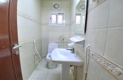 Apartment - 3 Bedrooms - 3 Bathrooms for rent in Muntazah 7 - Al Muntazah - Doha