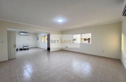 Apartment - 5 Bedrooms - 4 Bathrooms for rent in Al Luqta - Al Luqta - Doha