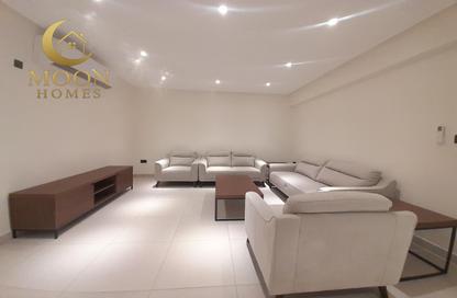 Apartment - 3 Bedrooms - 3 Bathrooms for rent in Umm Ghuwalina - Umm Ghuwailina - Doha