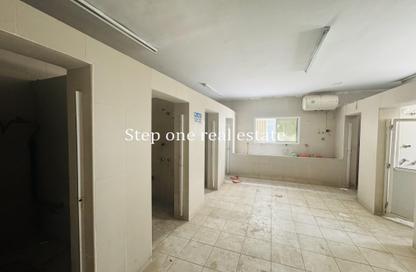 Staff Accommodation - Studio - 7+ Bathrooms for rent in Industrial Area 4 - Industrial Area - Industrial Area - Doha