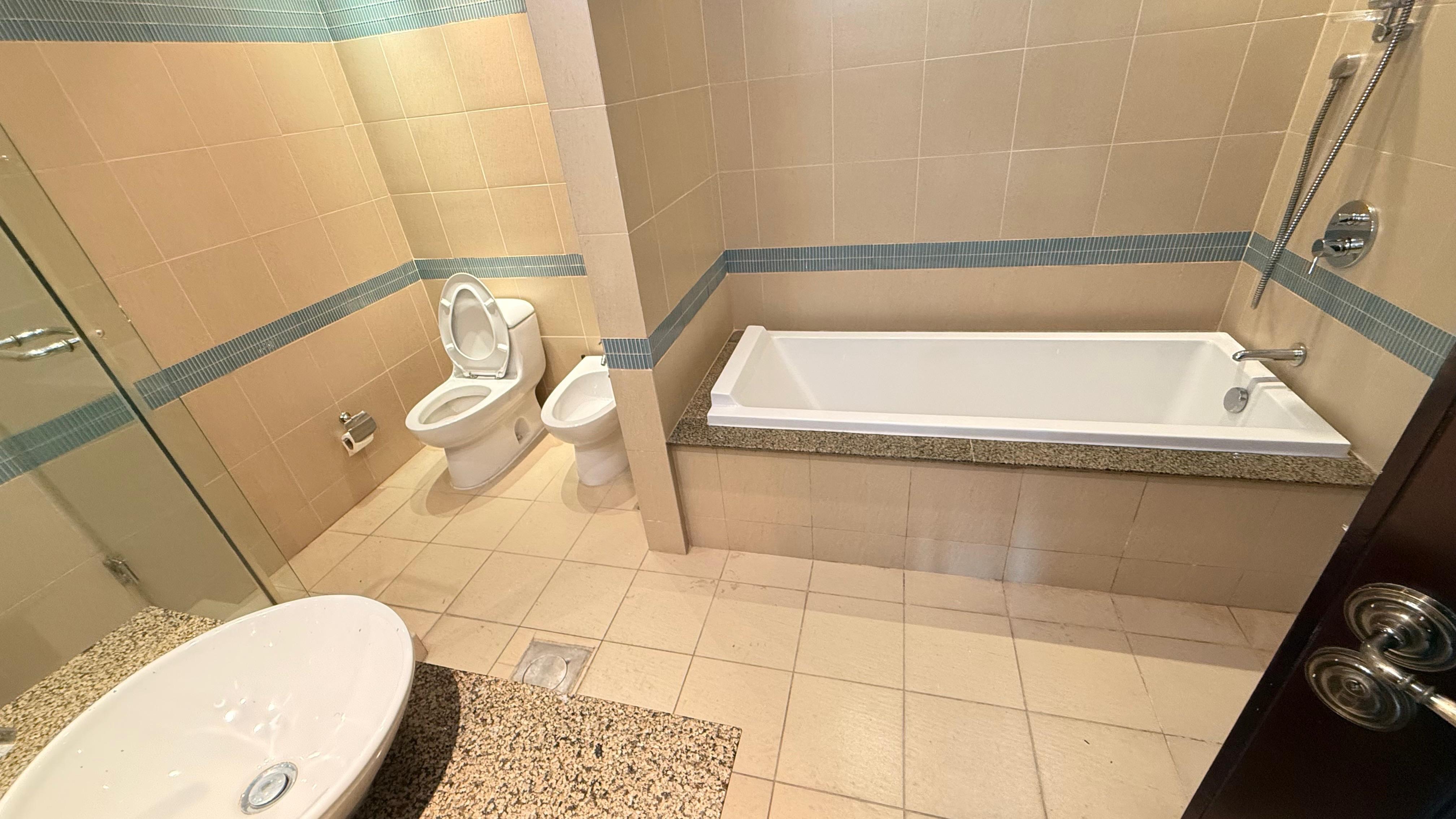 Luxury 4BHK+Maid Flat with Spacious Interior thumbnail 12